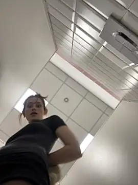 Mia Mia M online show from March 2026 01:27:01 PM