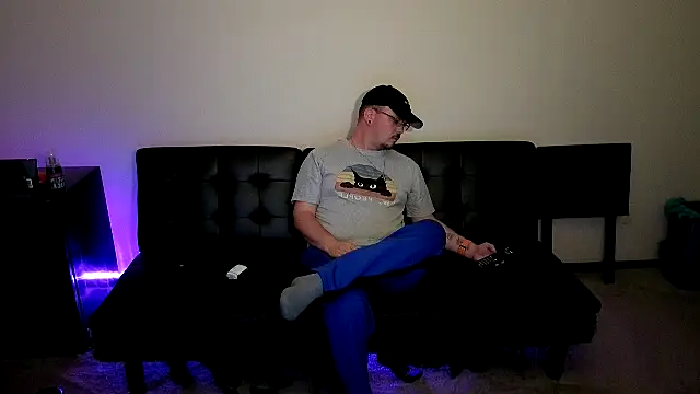 Snapshot of cmichaelxxx chatting on October 2025 01:15:01 AM cmichaelxxx online show from October 2025 01:15:01 AM