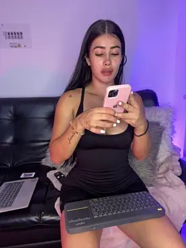 Snapshot of Sweet_and_caramel chatting on January 2025 05:28:02 PM Sweet and caramel online show from January 2025 05:28:02 PM