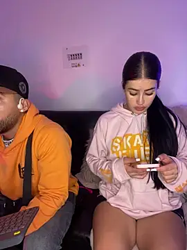 Snapshot of Sweet_and_caramel chatting on February 2025 02:24:01 PM Sweet and caramel online show from February 2025 02:24:01 PM