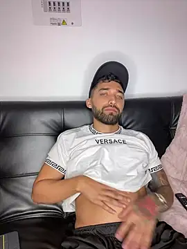 Snapshot of Sweet_and_caramel chatting on February 2025 04:25:01 PM Sweet and caramel online show from February 2025 04:25:01 PM