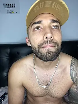 Snapshot of Sweet_and_caramel chatting on February 2025 10:43:01 PM Sweet and caramel online show from February 2025 10:43:01 PM