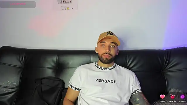 Snapshot of Sweet_and_caramel chatting on February 2025 10:20:01 PM Sweet and caramel online show from February 2025 10:20:01 PM