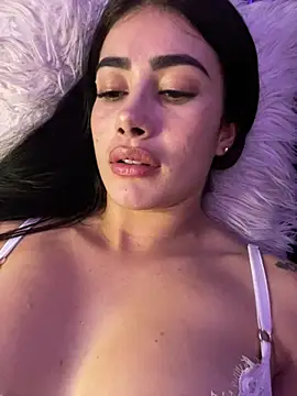 Snapshot of Sweet_and_caramel chatting on February 2025 03:58:02 AM Sweet and caramel online show from February 2025 03:58:02 AM