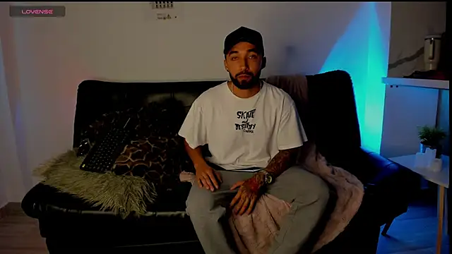 Snapshot of Sweet_and_caramel chatting on March 2025 09:40:02 PM Sweet and caramel online show from March 2025 09:40:02 PM