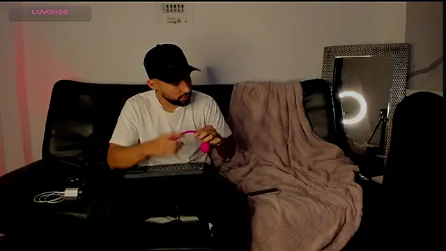 Snapshot of Sweet_and_caramel chatting on March 2025 09:37:01 PM Sweet and caramel online show from March 2025 09:37:01 PM