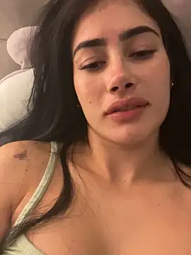 Snapshot of Sweet_and_caramel chatting on March 2025 03:22:02 AM Sweet and caramel online show from March 2025 03:22:02 AM