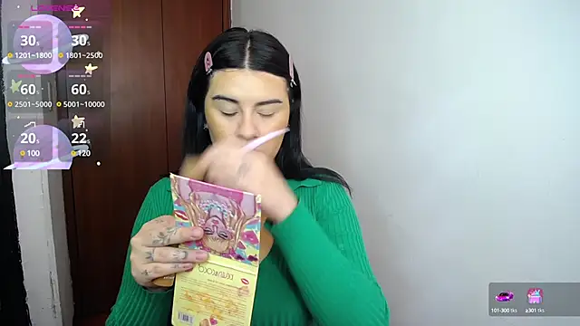 Snapshot of SaraBraun_ chatting on January 2025 01:02:02 PM SaraBraun online show from January 2025 01:02:02 PM