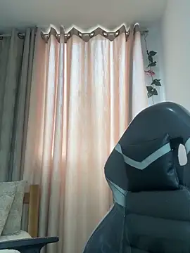 Snapshot of SaraBraun_ chatting on October 2025 04:59:02 PM SaraBraun online show from October 2025 04:59:02 PM