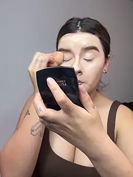 Snapshot of SaraBraun_ chatting on December 2025 06:36:01 PM SaraBraun online show from December 2025 06:36:01 PM