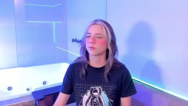 Snapshot of ArtemisaBlake chatting on December 2024 09:06:01 PM ArtemisaBlake online show from December 2024 09:06:01 PM