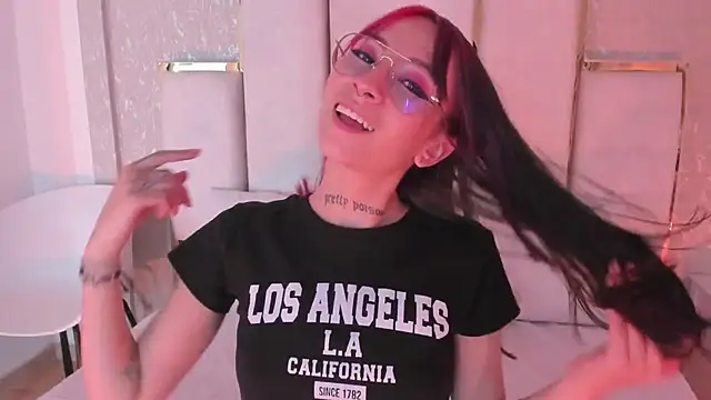 Michell Wallker online show from January 2025 06:28:01 PM