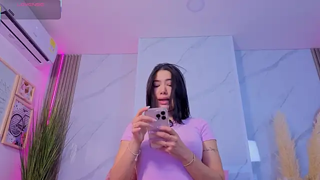 Chlooee   online show from October 2025 06:21:01 PM