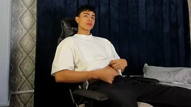 JoshRashfordd online show from March 2025 12:01:02 PM