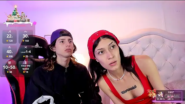 Snapshot of sett_and_gwen chatting on December 2024 08:32:01 PM sett and gwen online show from December 2024 08:32:01 PM