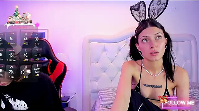 Snapshot of sett_and_gwen chatting on December 2024 11:01:02 PM sett and gwen online show from December 2024 11:01:02 PM