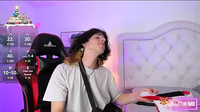 Snapshot of sett_and_gwen chatting on December 2024 09:20:02 PM sett and gwen online show from December 2024 09:20:02 PM