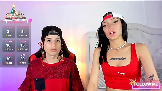 Snapshot of sett_and_gwen chatting on December 2024 08:25:01 PM sett and gwen online show from December 2024 08:25:01 PM