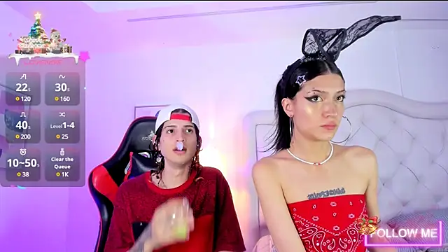 Snapshot of sett_and_gwen chatting on December 2024 11:30:01 PM sett and gwen online show from December 2024 11:30:01 PM