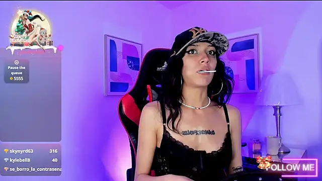 Snapshot of sett_and_gwen chatting on December 2024 09:33:02 AM sett and gwen online show from December 2024 09:33:02 AM