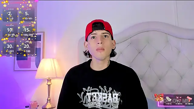 Snapshot of sett_and_gwen chatting on December 2024 01:43:01 AM sett and gwen online show from December 2024 01:43:01 AM