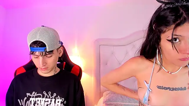 Snapshot of sett_and_gwen chatting on January 2025 05:15:02 AM sett and gwen online show from January 2025 05:15:02 AM