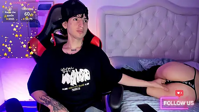 Snapshot of sett_and_gwen chatting on February 2025 09:30:02 AM sett and gwen online show from February 2025 09:30:02 AM