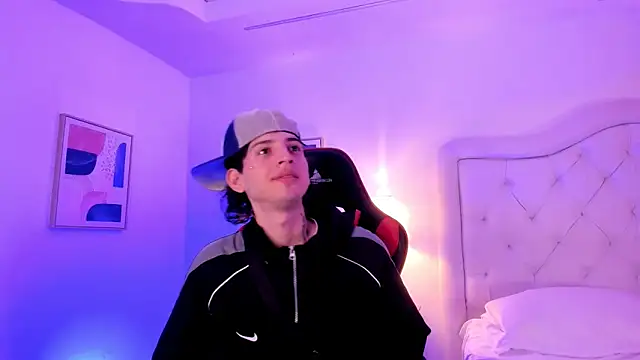 Snapshot of sett_and_gwen chatting on March 2025 05:09:01 AM sett and gwen online show from March 2025 05:09:01 AM