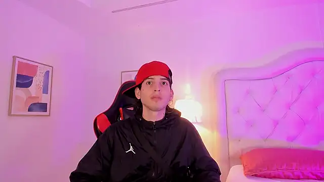 Snapshot of sett_and_gwen chatting on March 2025 03:55:02 AM sett and gwen online show from March 2025 03:55:02 AM