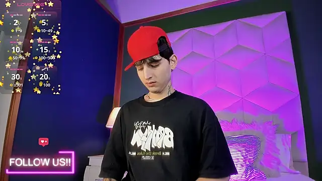 Snapshot of sett_and_gwen chatting on October 2025 04:18:02 AM sett and gwen online show from October 2025 04:18:02 AM