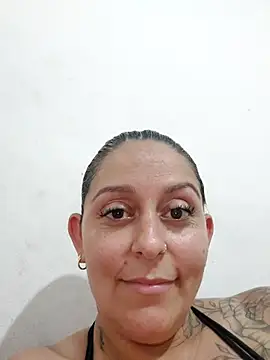 baixinhaloira online show from February 2025 01:41:01 AM