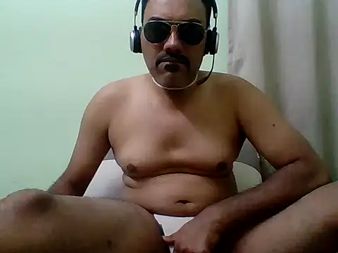 Snapshot of farhaanmacho chatting on December 2025 03:41:01 PM farhaanmacho online show from December 2025 03:41:01 PM