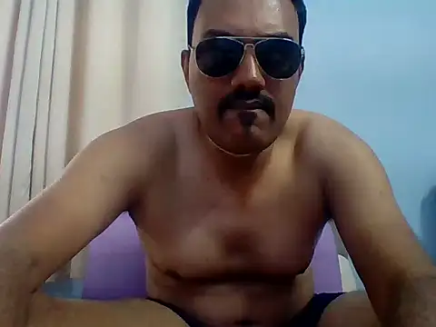 Snapshot of farhaanmacho chatting on December 2025 05:57:01 AM farhaanmacho online show from December 2025 05:57:01 AM