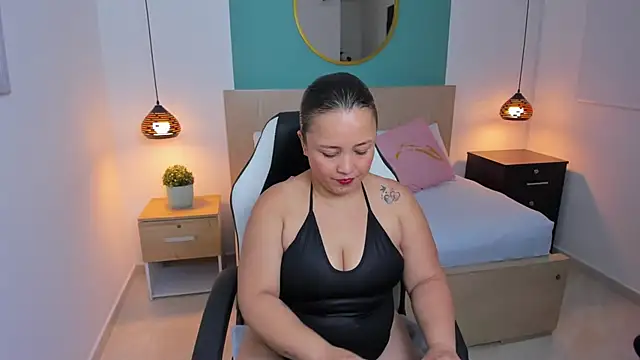 linda rios  online show from December 2024 07:05:02 PM