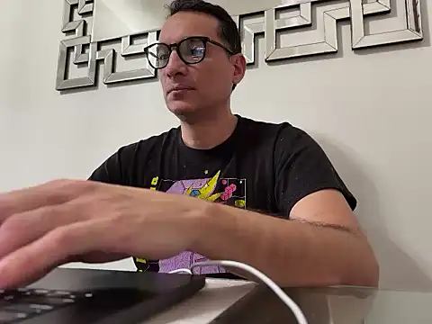 Snapshot of alex_ruiz85 chatting on June 2026 06:45:02 PM alex ruiz85 online show from June 2026 06:45:02 PM