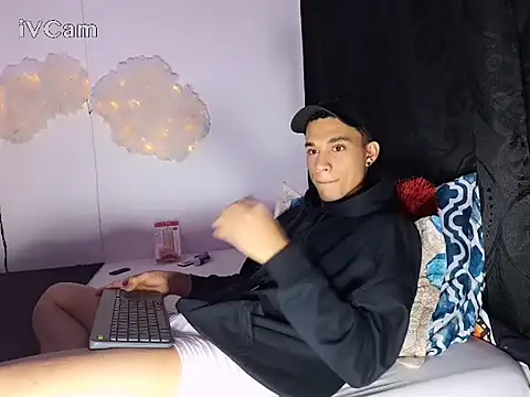 Snapshot of _peter_roy_ chatting on December 2024 08:22:02 AM peter roy online show from December 2024 08:22:02 AM