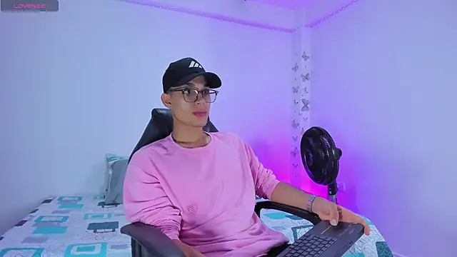 Snapshot of _peter_roy_ chatting on October 2025 10:10:01 PM peter roy online show from October 2025 10:10:01 PM