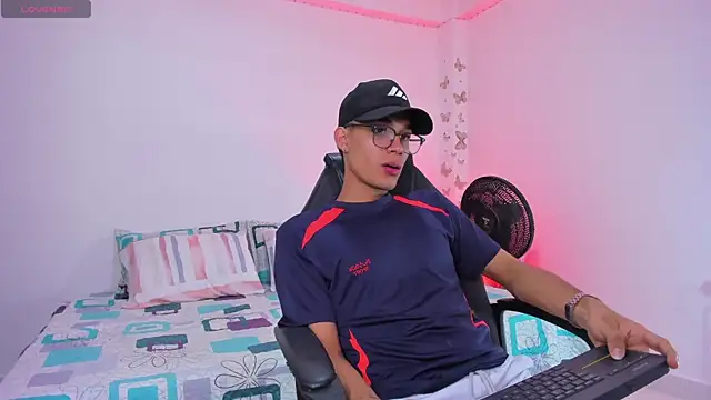 Snapshot of _peter_roy_ chatting on October 2025 07:30:02 PM peter roy online show from October 2025 07:30:02 PM