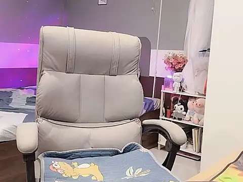 Eva-Public online show from March 2025 03:48:02 PM