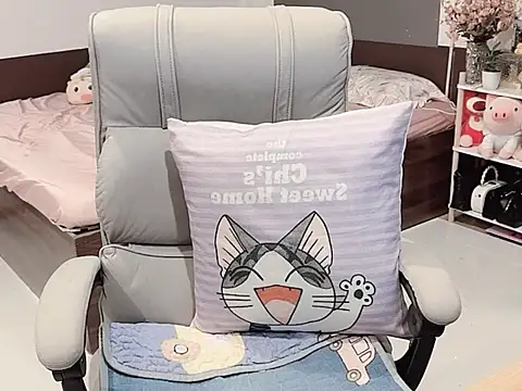 Eva-Public online show from October 2025 08:13:01 AM