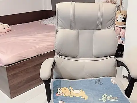 Eva-Public online show from November 2025 07:10:02 AM