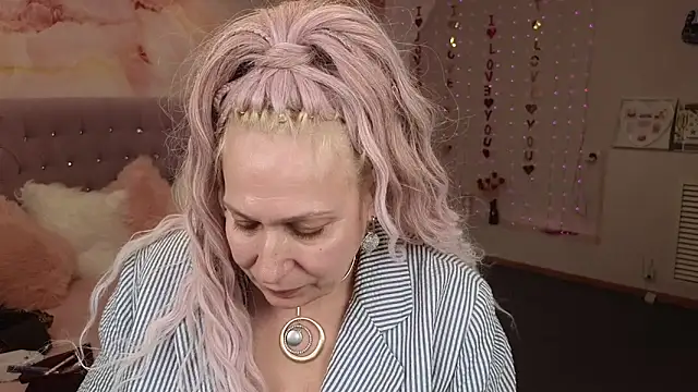 Penelope Pinky online show from March 2025 08:32:02 PM