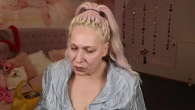 Penelope Pinky online show from March 2025 05:46:01 PM