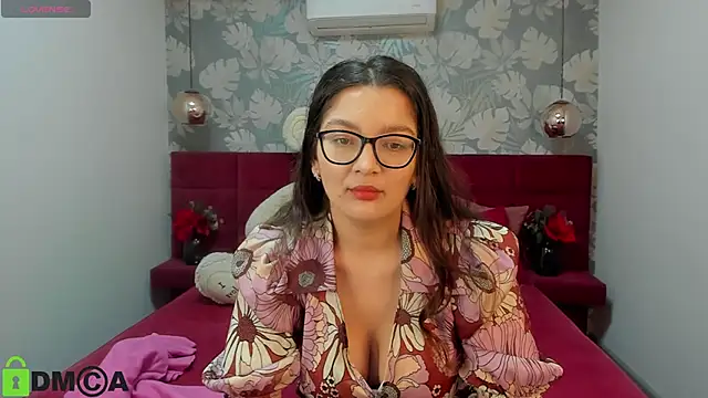 Snapshot of ZarifaBev chatting on January 2025 09:50:02 PM ZarifaBev online show from January 2025 09:50:02 PM