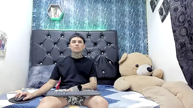 Snapshot of exotic_hot_couple chatting on November 2025 01:04:02 AM exotic hot couple online show from November 2025 01:04:02 AM