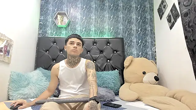 Snapshot of exotic_hot_couple chatting on November 2025 10:32:01 PM exotic hot couple online show from November 2025 10:32:01 PM