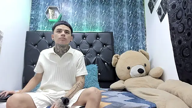 Snapshot of exotic_hot_couple chatting on January 2026 11:42:01 PM exotic hot couple online show from January 2026 11:42:01 PM