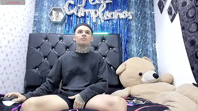 Snapshot of exotic_hot_couple chatting on February 2026 10:41:01 PM exotic hot couple online show from February 2026 10:41:01 PM