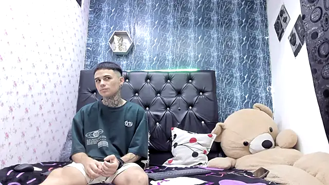 Snapshot of exotic_hot_couple chatting on February 2026 10:33:01 PM exotic hot couple online show from February 2026 10:33:01 PM