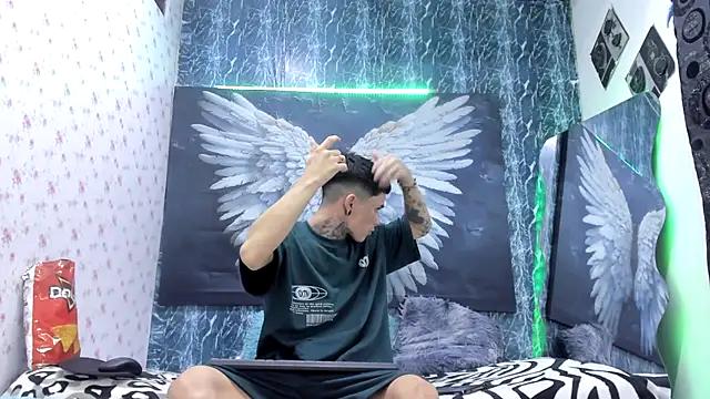 Snapshot of exotic_hot_couple chatting on April 2026 01:44:01 AM exotic hot couple online show from April 2026 01:44:01 AM